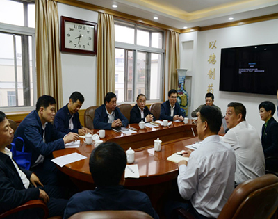 区委书记刘长民来59博论坛网公司开展“进解促”运动